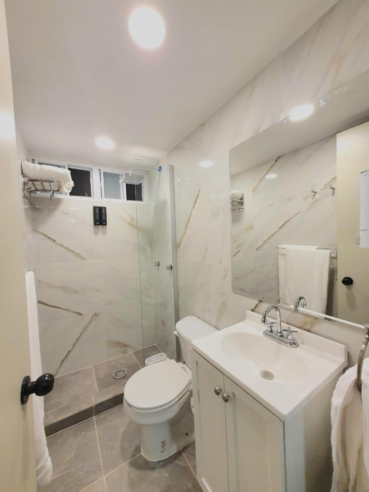 Lindas Suites Eugenio Sue Città del Messico Esterno foto